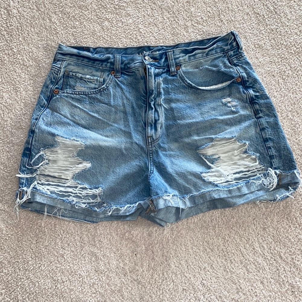 American Eagle Size 12 Light Wash Distressed Mom Shorts